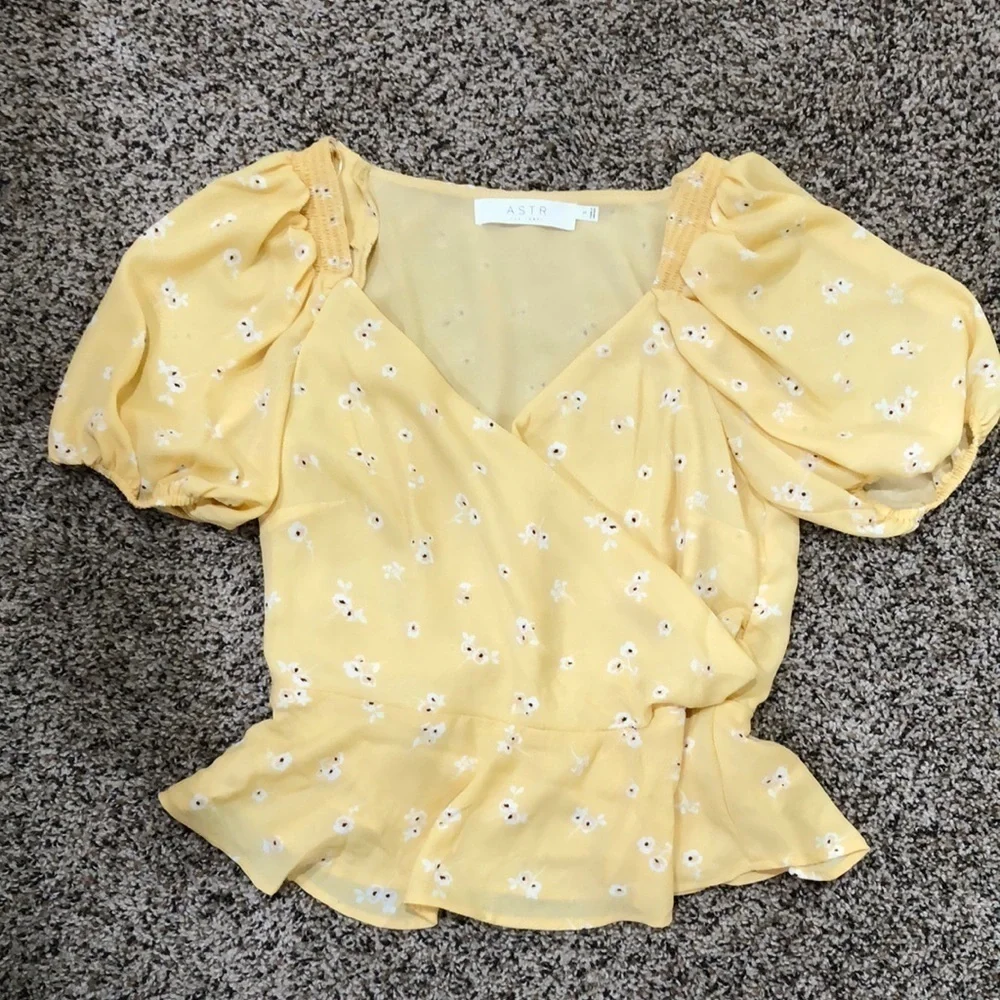 ASTR Balloon Puff Short Sleeve Peplum Wrap Bust Blouse Orange Floral Size Small